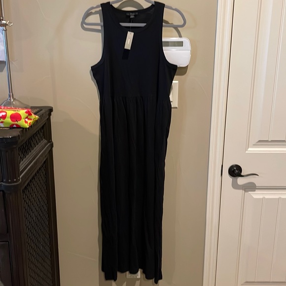 Dresses & Skirts - Nwt black Jcrew knit dress M